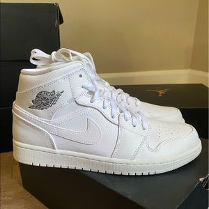 Nike Air Jordan 1 Mid Triple White Style 554724 NEW